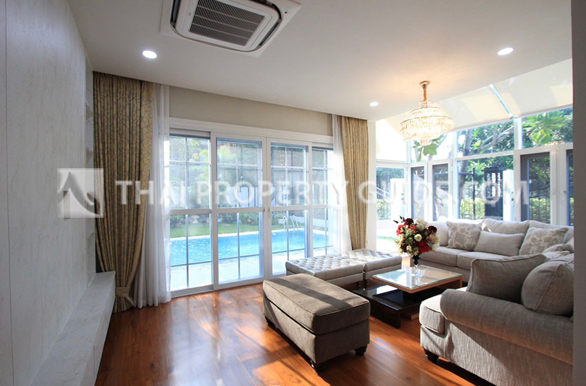 House with Private Pool in Sukhumvit 